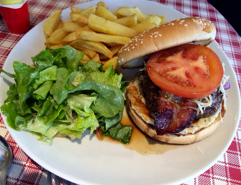 Le restaurant - LE SAINT PLEBON - restaurant VERNEUIL-SUR-VIENNE
