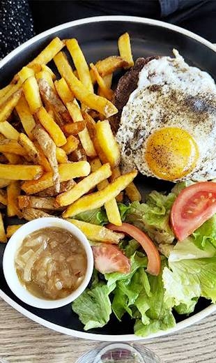 Le restaurant - LE SAINT PLEBON - restaurant VERNEUIL-SUR-VIENNE